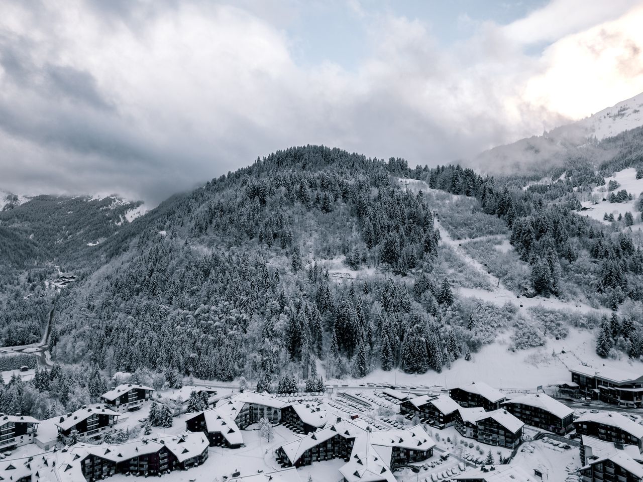 Moncler: from an alpine village to the Champs-Élysées